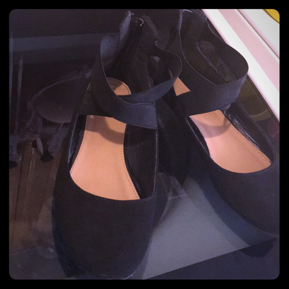 Strappy flats